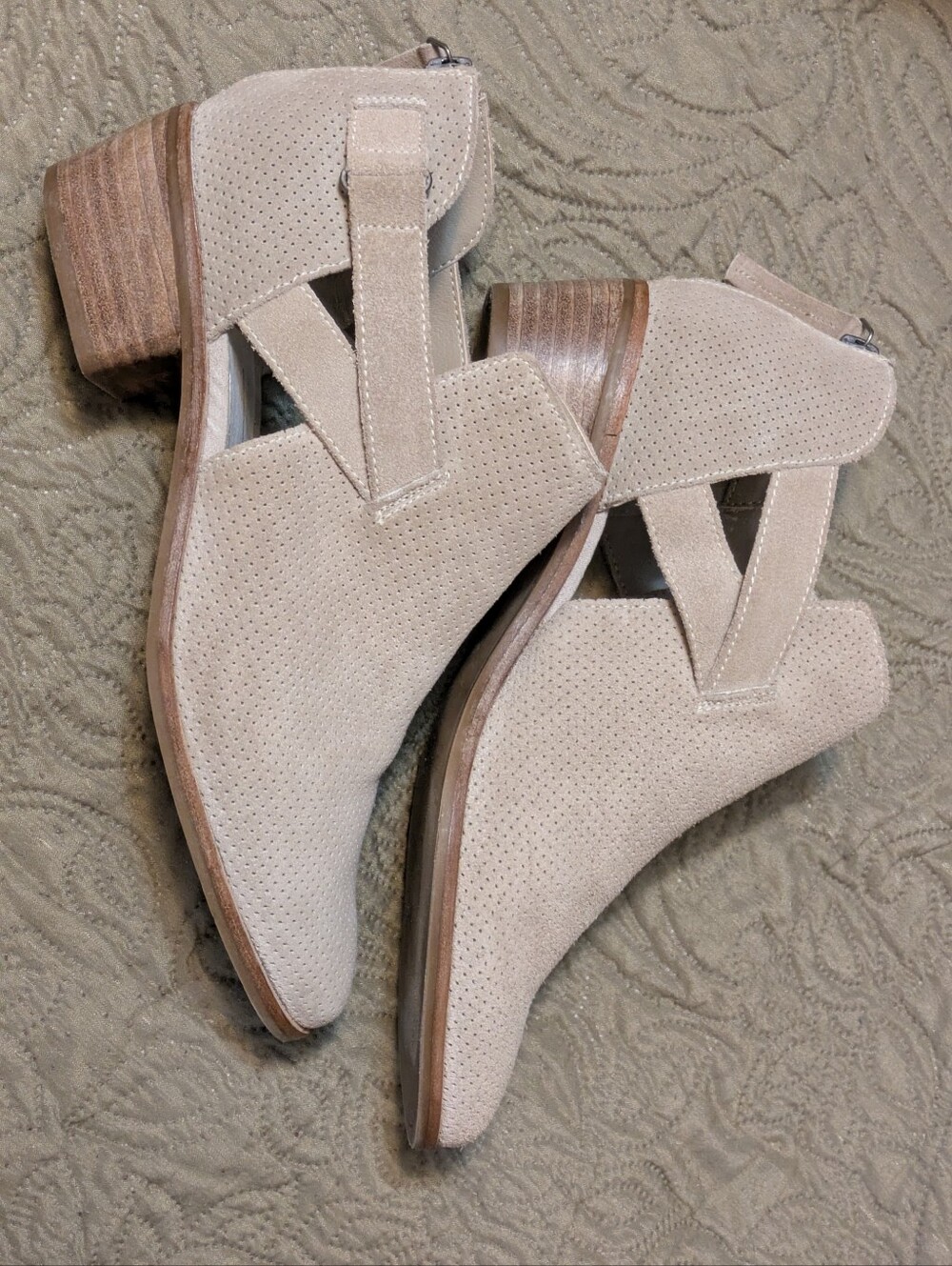 Dolce Vita Light Beige Perforated Suede Ankle Boots. Like New. Size 8.
